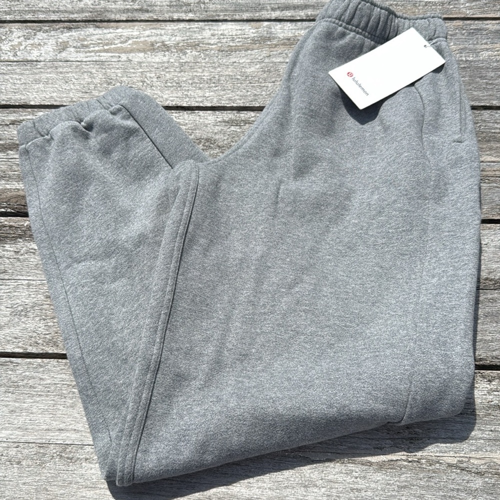 Lululemon Scuba Mid-Rise Oversized Jogger
Heathered Medium Grey size Small NWT